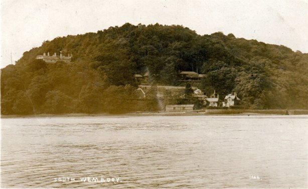 THORN FROM THE RIVER_1910s_postcard_1914_Thorn House, in isolation on the left_Fishpond Cottage and Boathouse Cottage